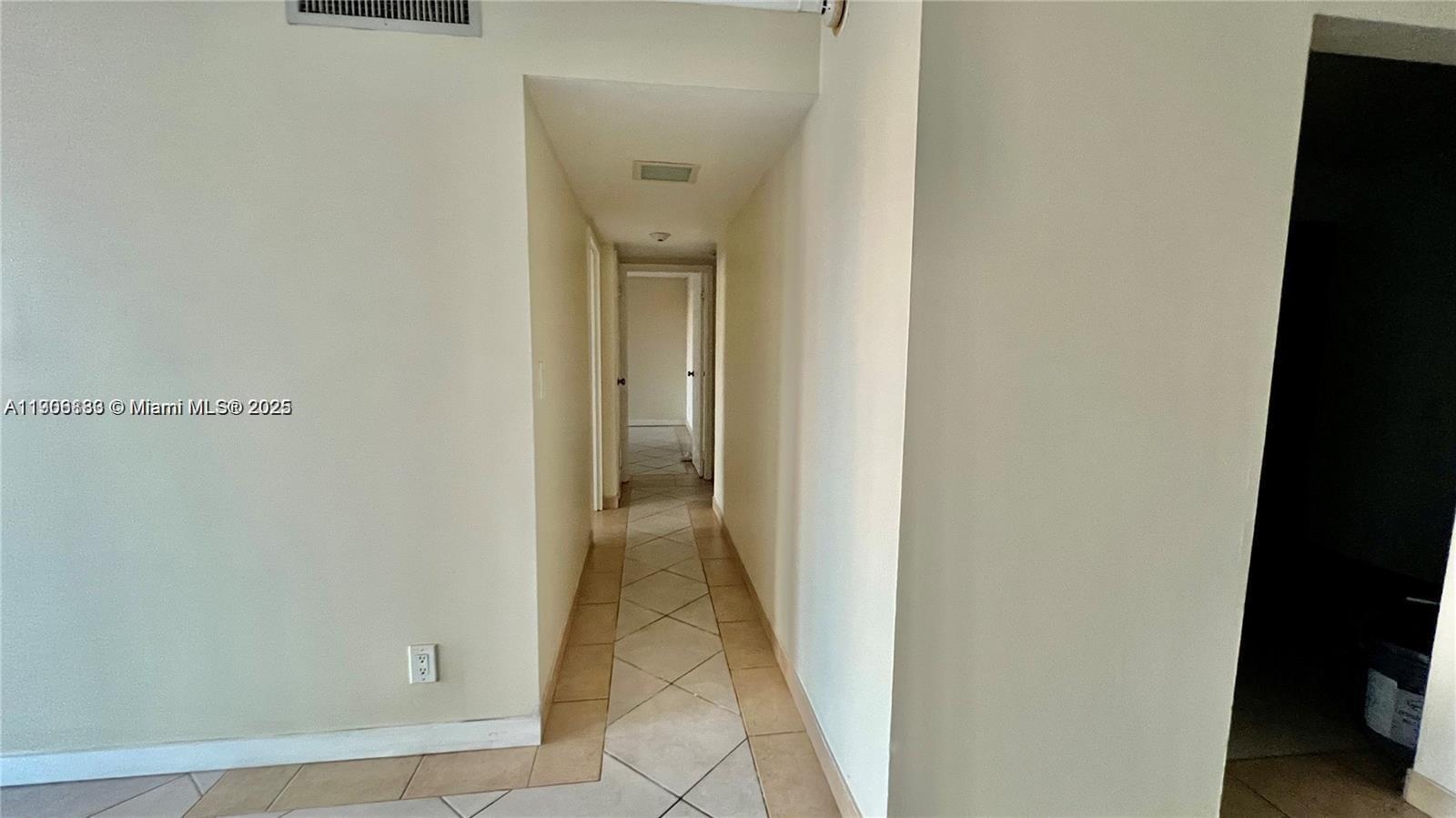 100 Bayview Dr 607 Property Photo 4