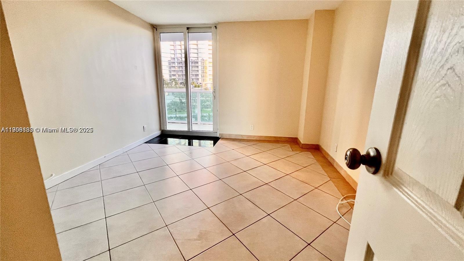 100 Bayview Dr 607 Property Photo 5