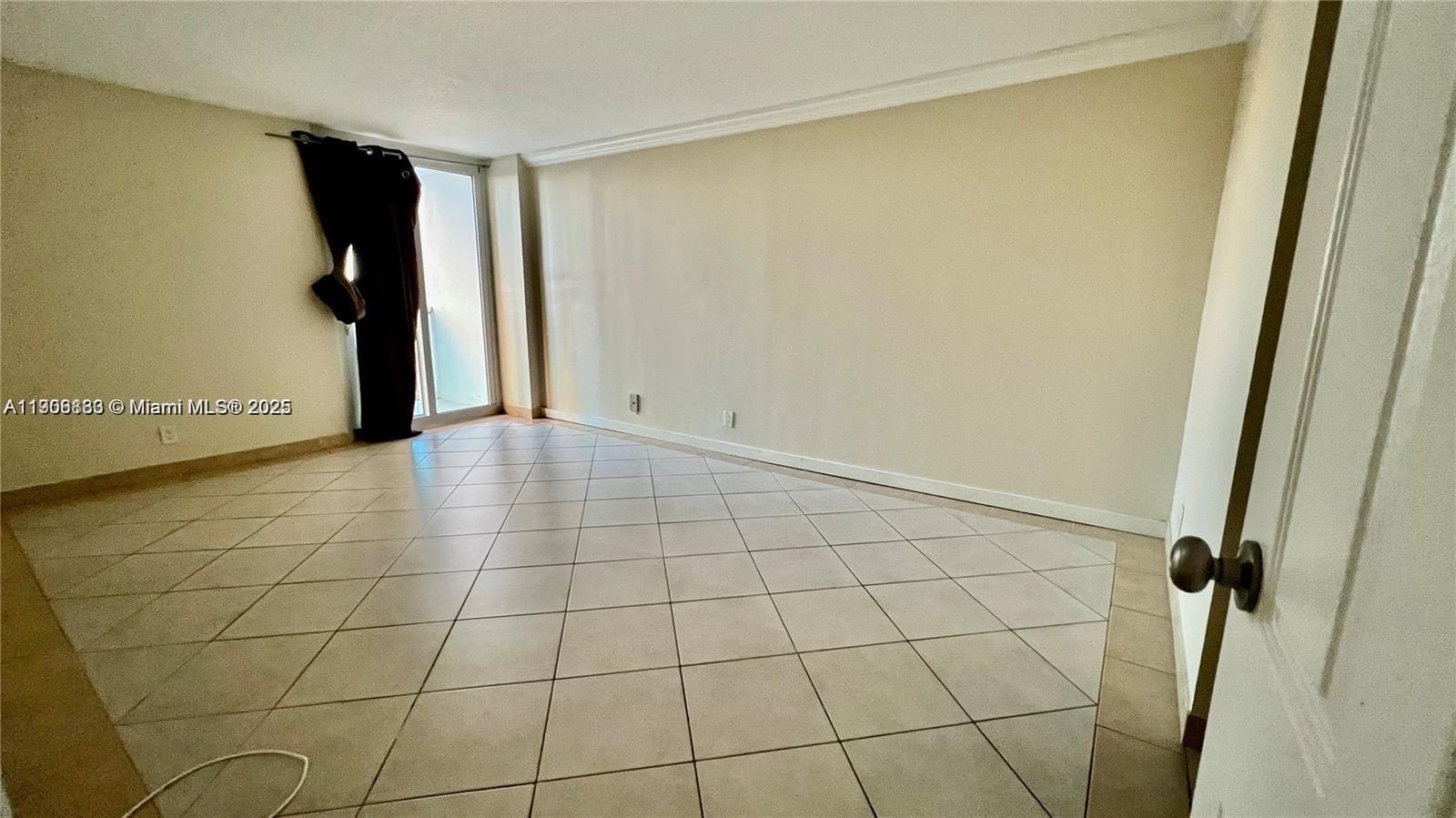 100 Bayview Dr 607 Property Photo 8
