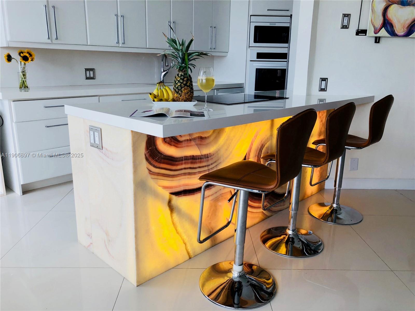 3610 Yacht Club Dr 609 Property Photo 1