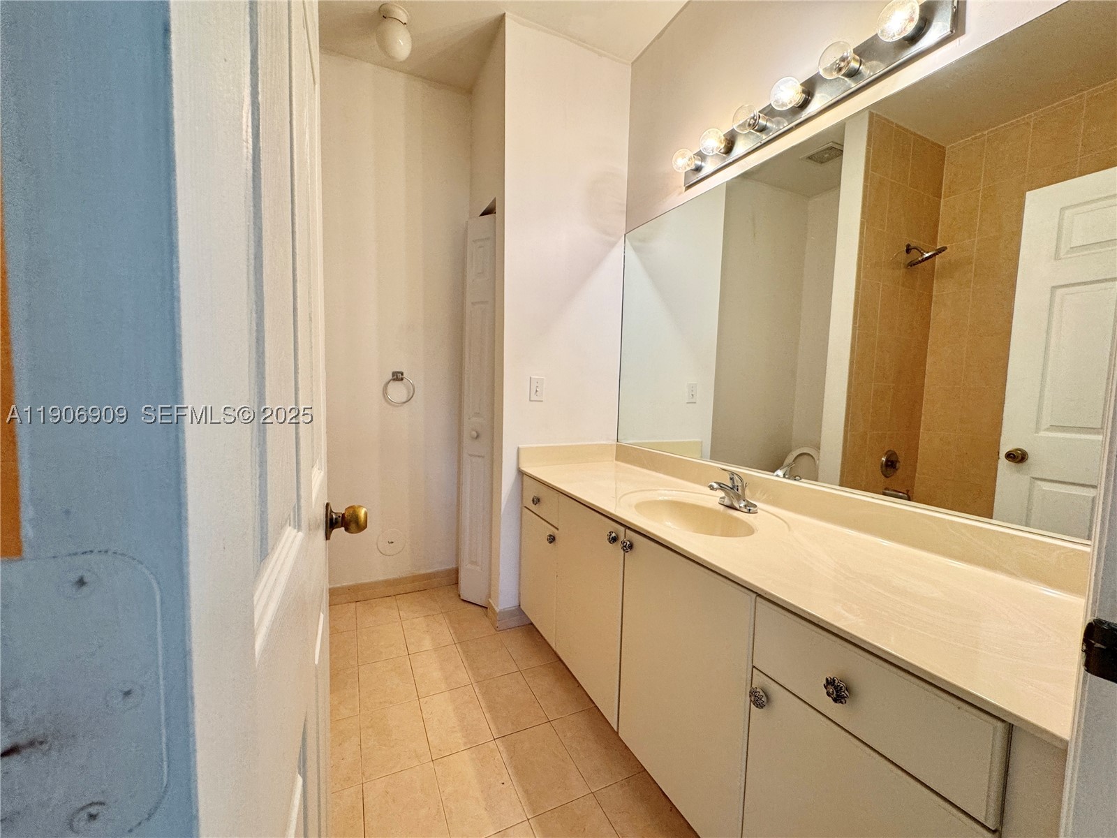 2590 Ne 3rd Dr 203 Property Photo 12