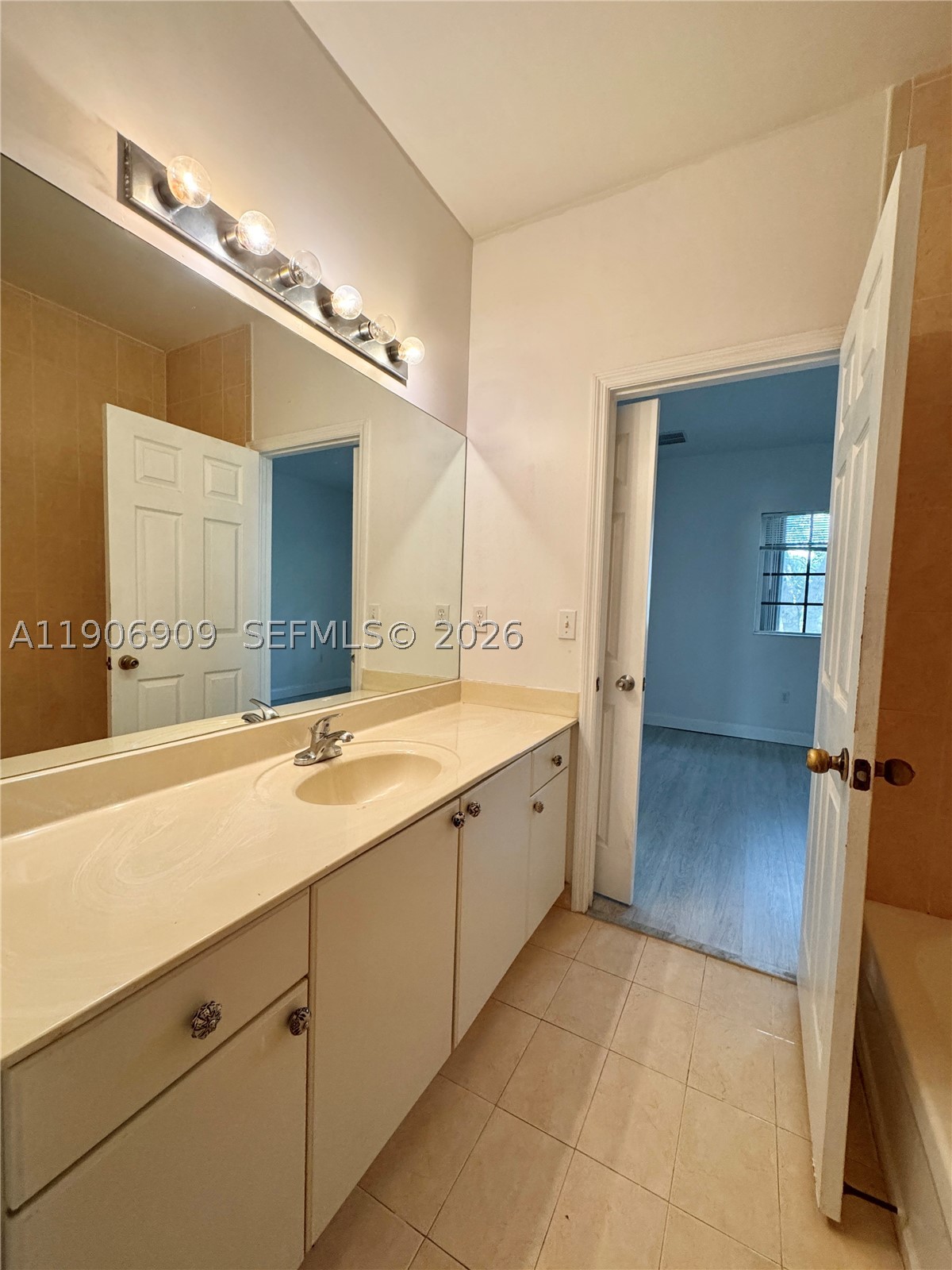 2590 Ne 3rd Dr 203 Property Photo 15