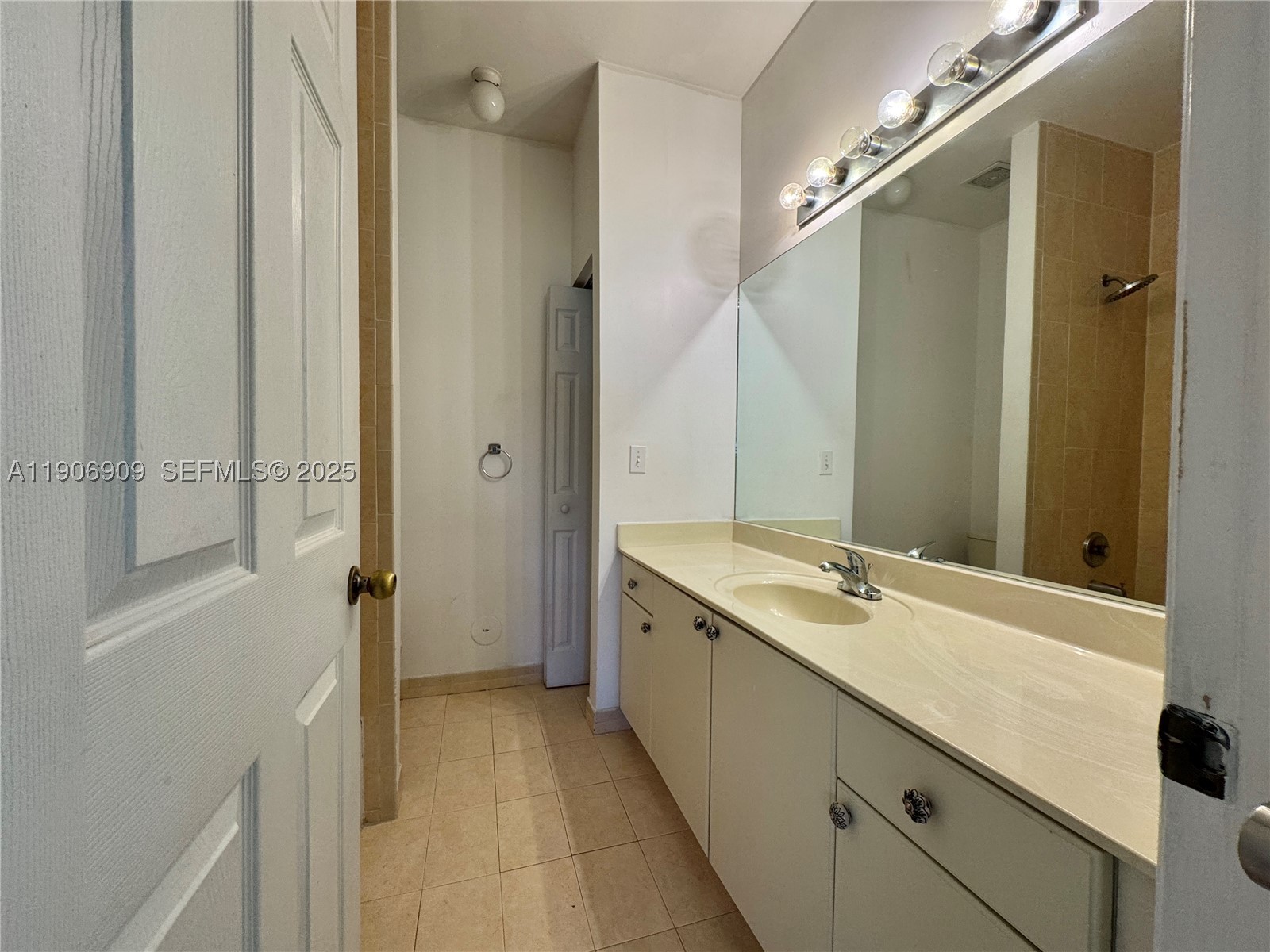 2590 Ne 3rd Dr 203 Property Photo 18