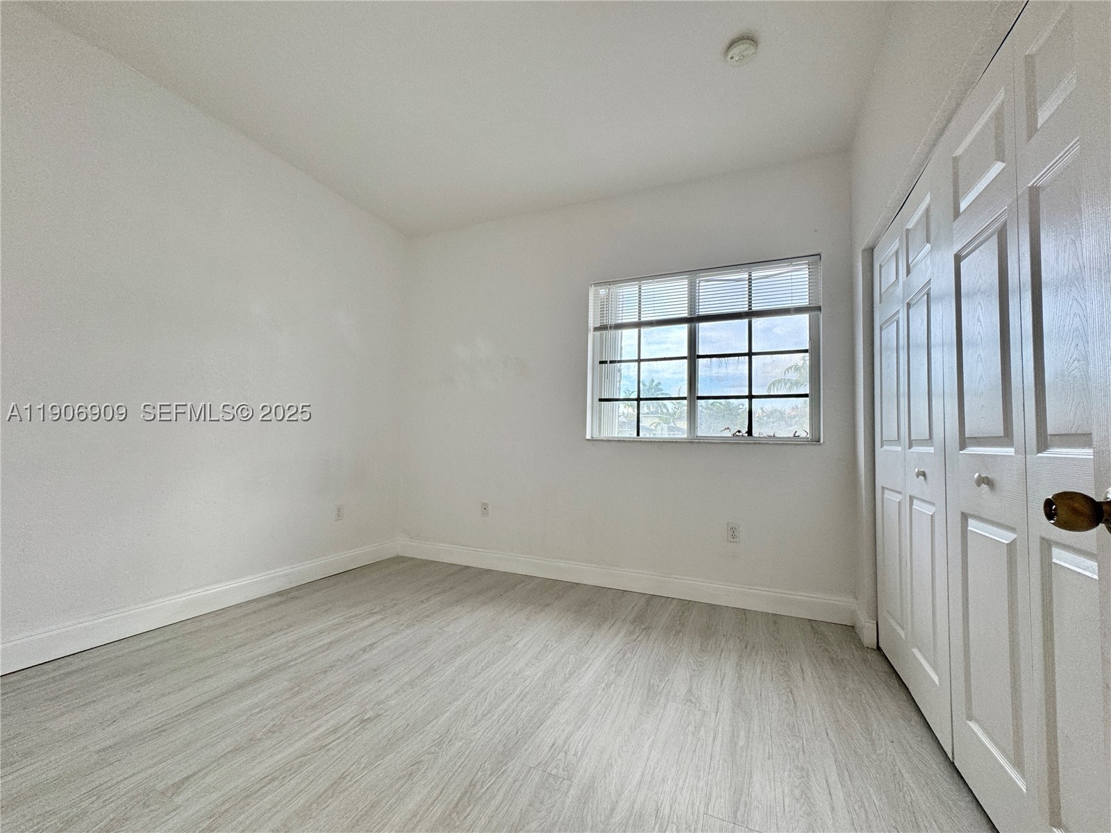 2590 Ne 3rd Dr 203 Property Photo 29
