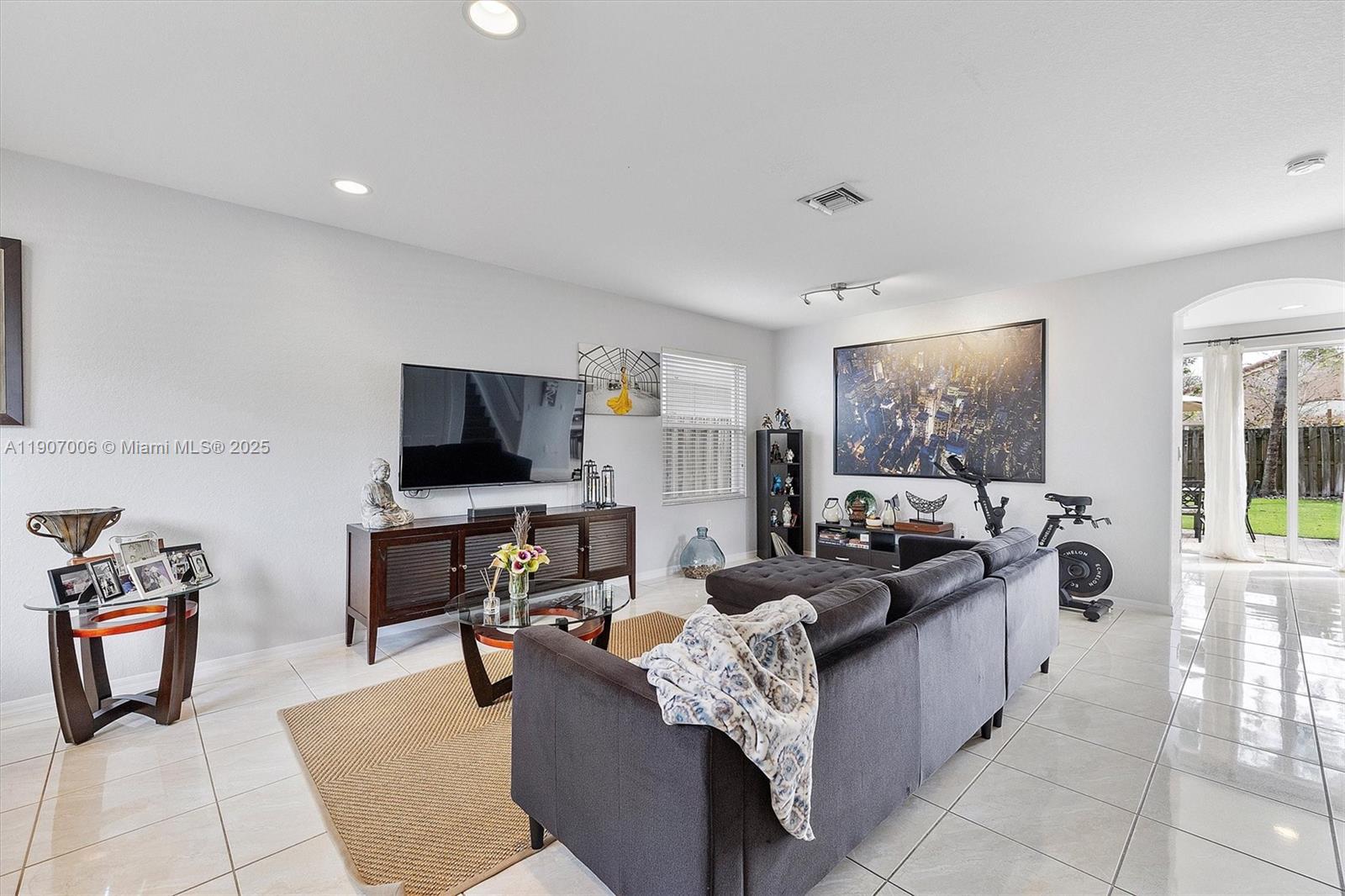 1431 Se 18th Ter Property Photo 3