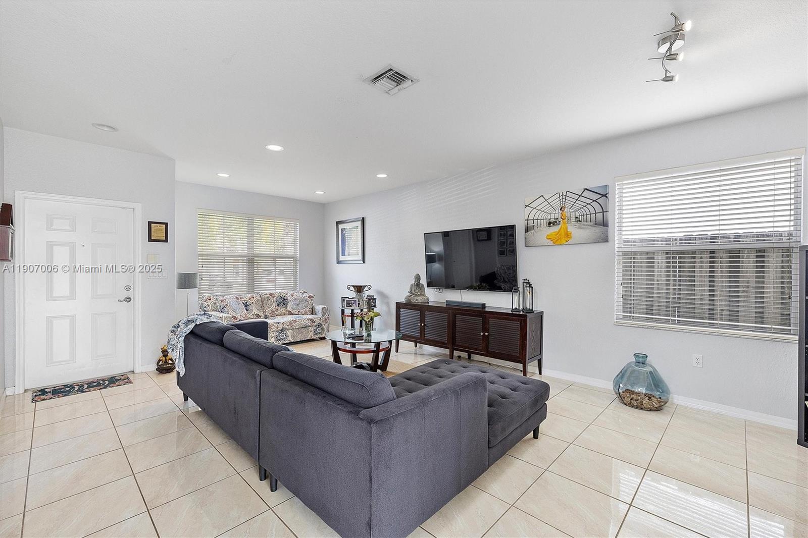 1431 Se 18th Ter Property Photo 6