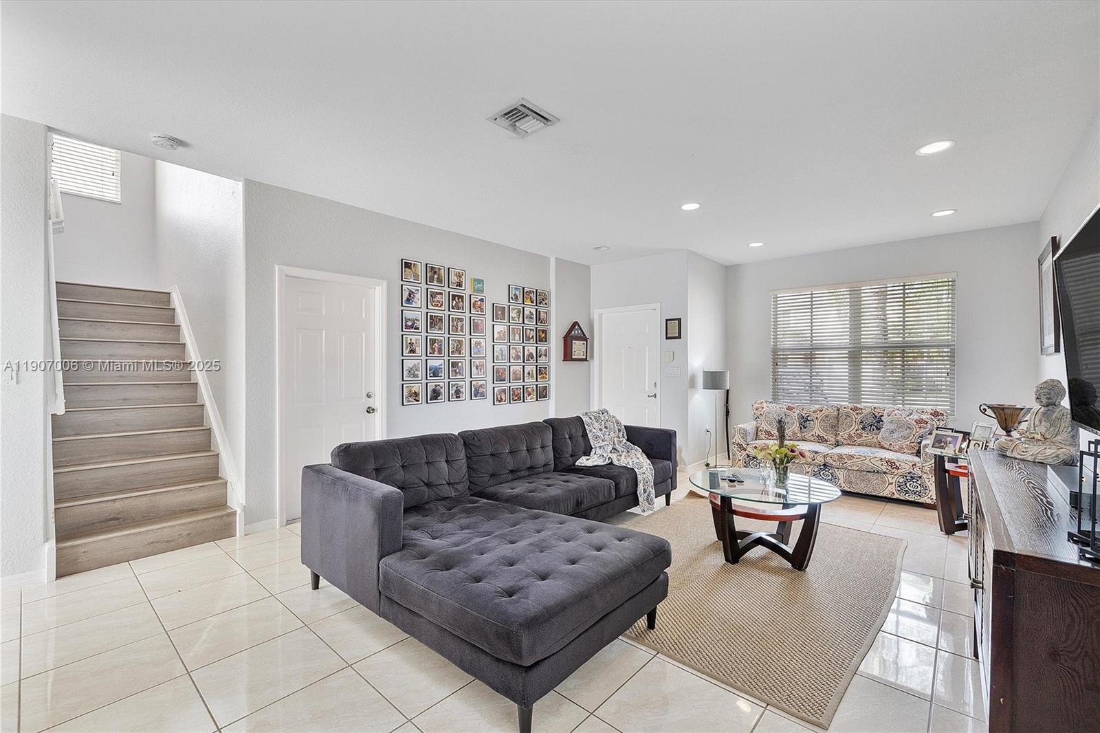 1431 Se 18th Ter Property Photo 8