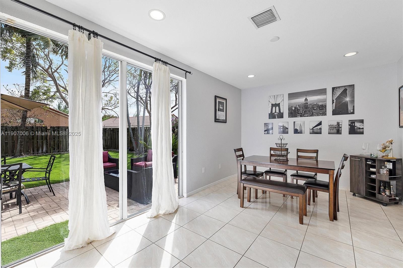 1431 Se 18th Ter Property Photo 14