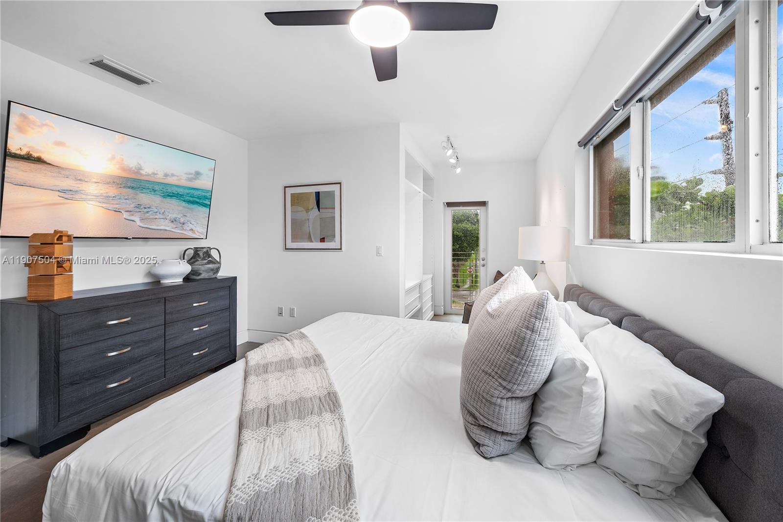 1606 S Bayshore Dr - Property Photo 32