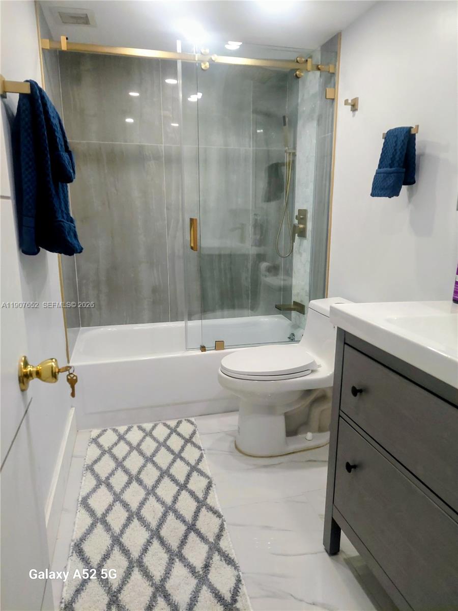 5005 Collins Ave 1523 Property Photo 7