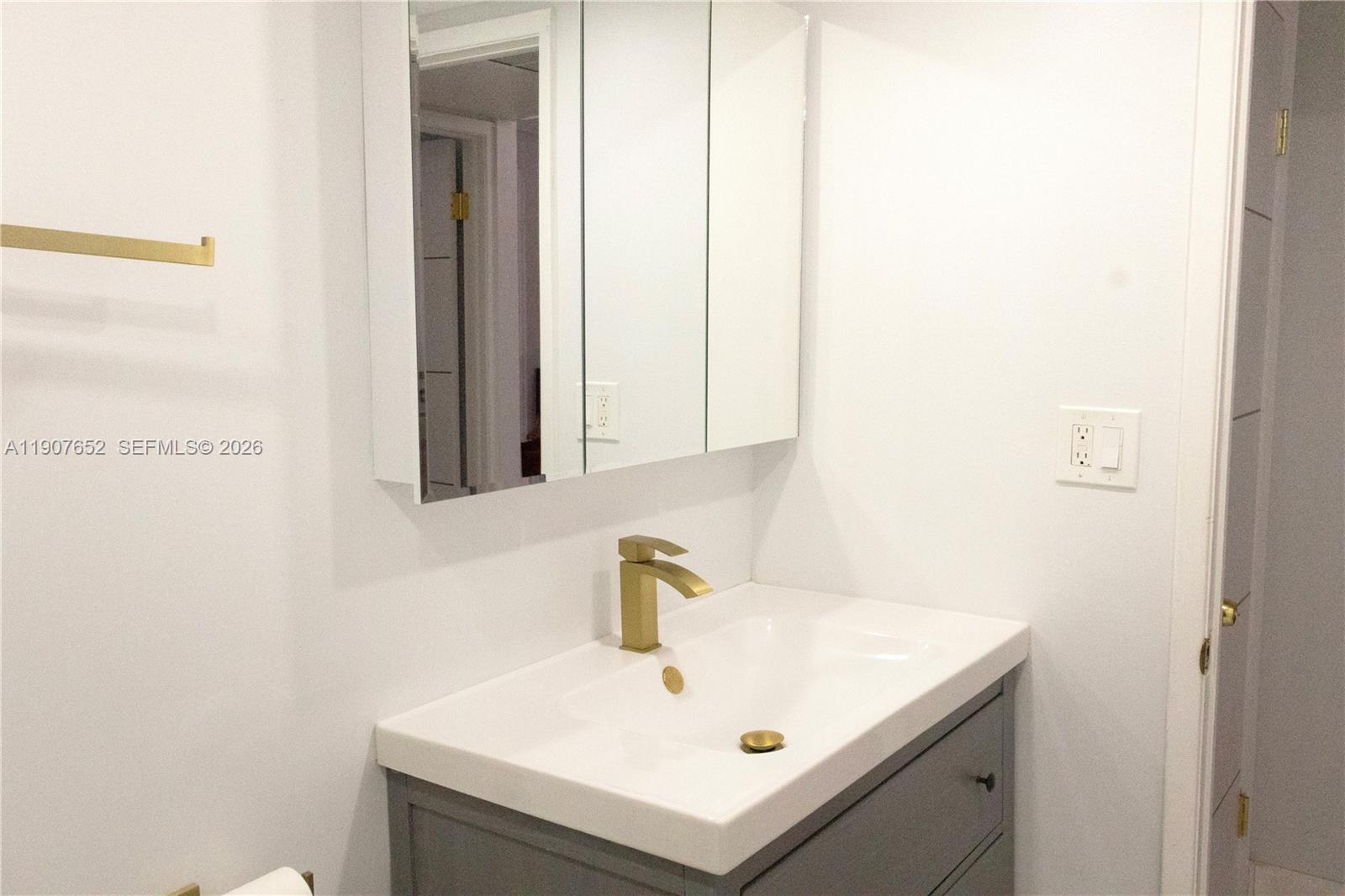 5005 Collins Ave 1523 Property Photo 8