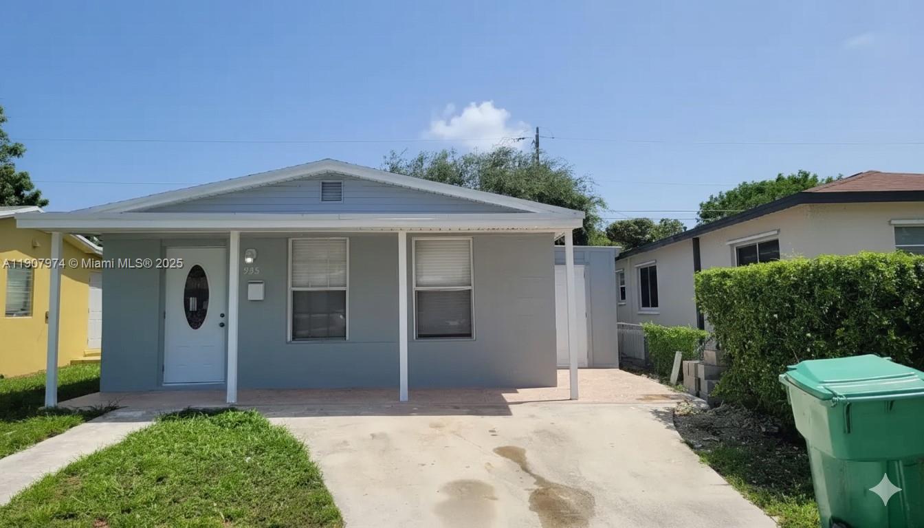 935 W 5 St 935 Property Photo 1