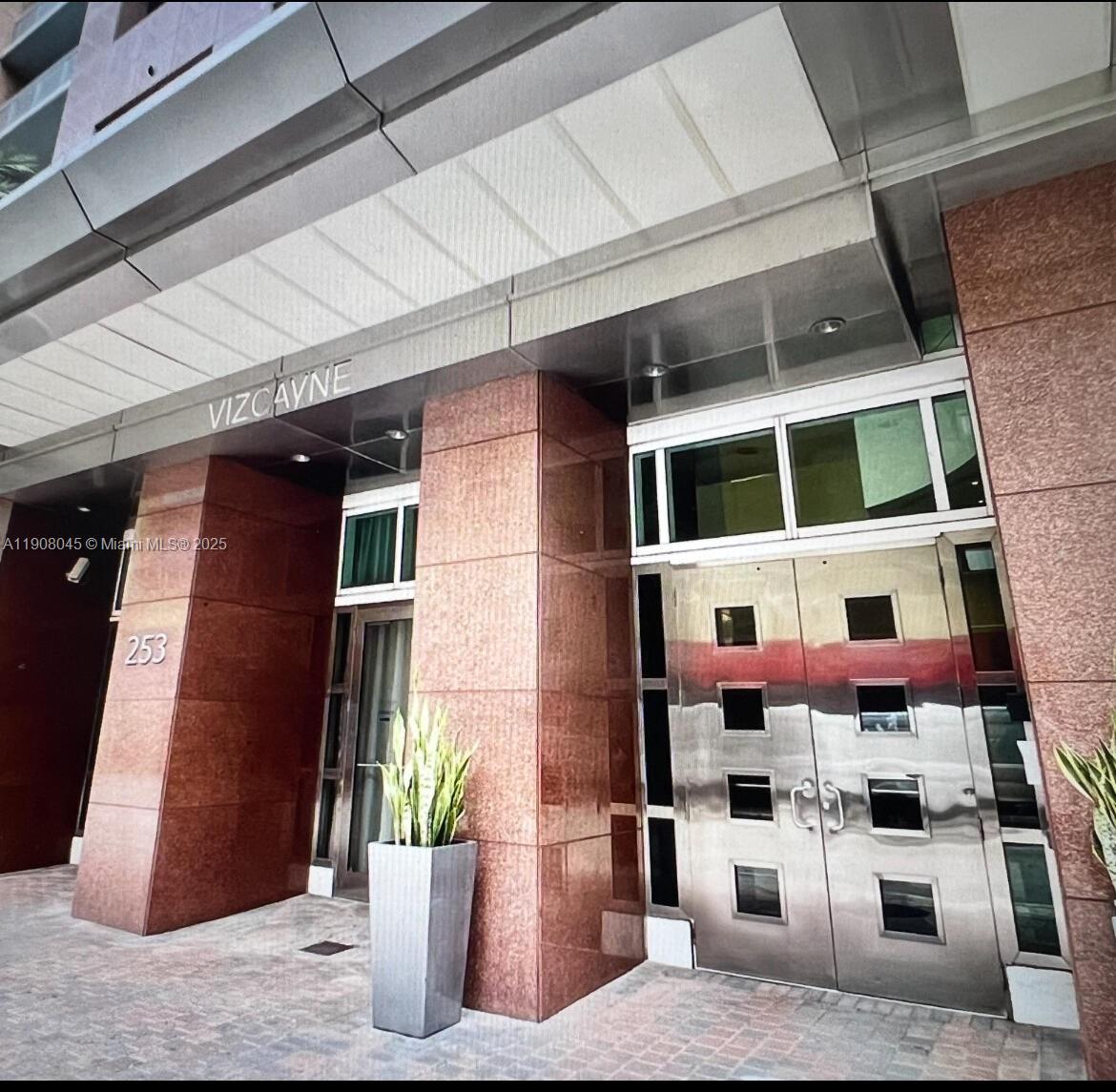 253 NE 2nd St 3507 Property Photo 1