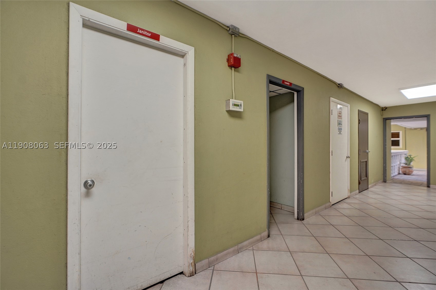 1425 Arthur St 301a Property Photo 47