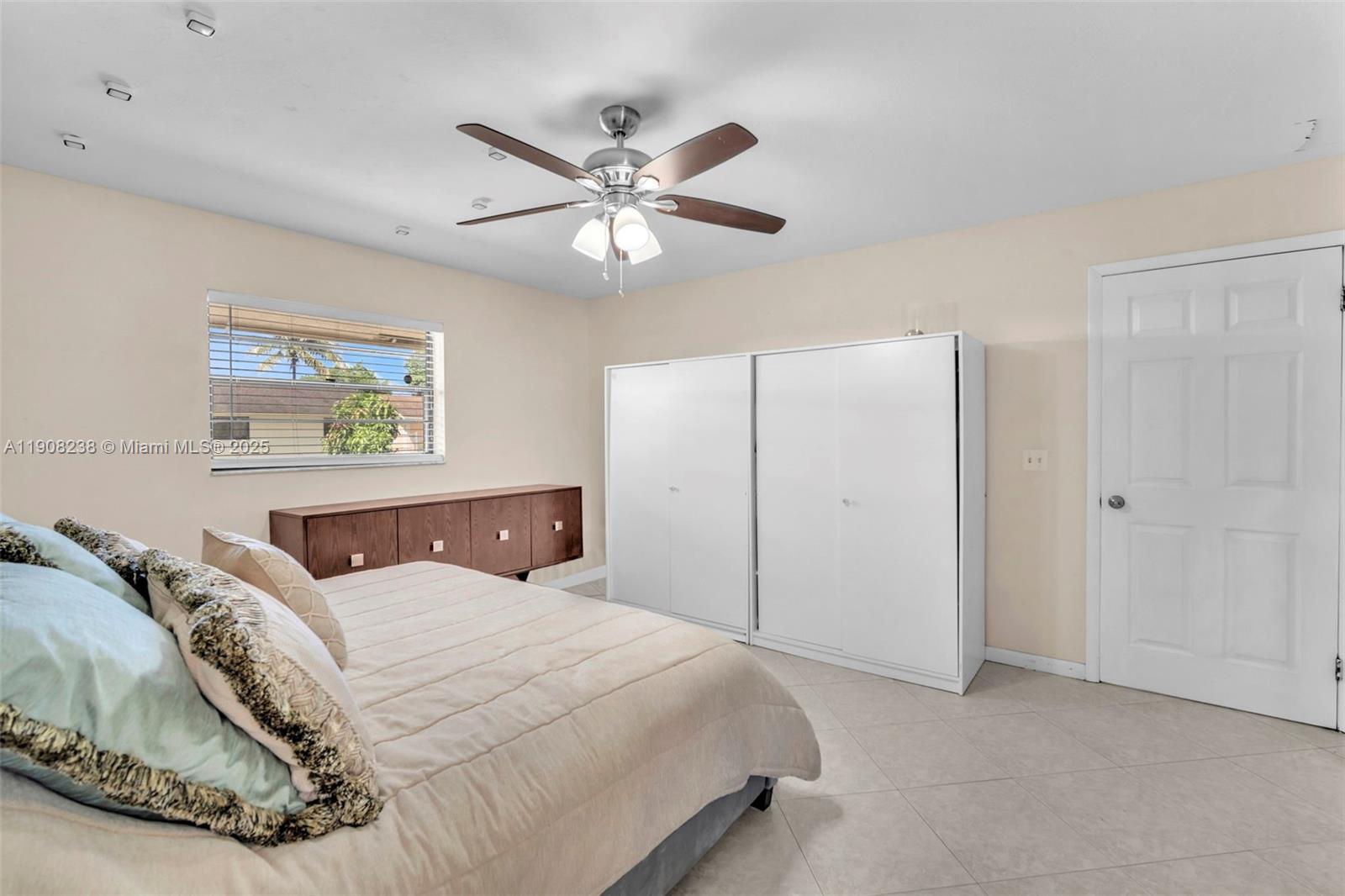 1821 Sw 98th Ter Property Photo 6