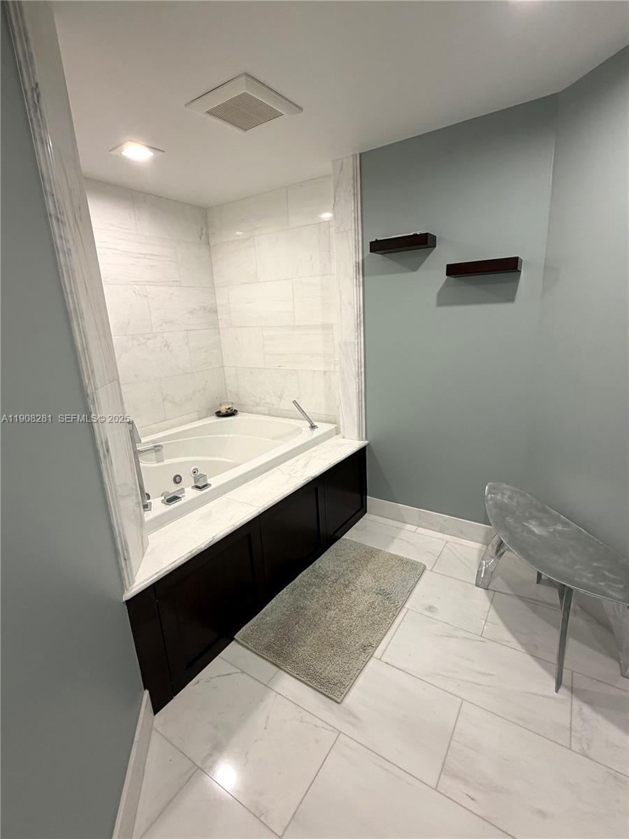 5200 N Ocean Dr 1801 Property Photo 23