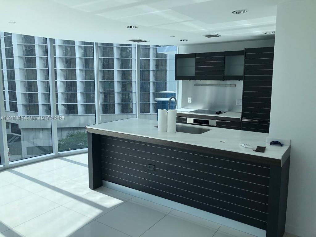 200 Biscayne Boulevard Way 902 Property Photo 5
