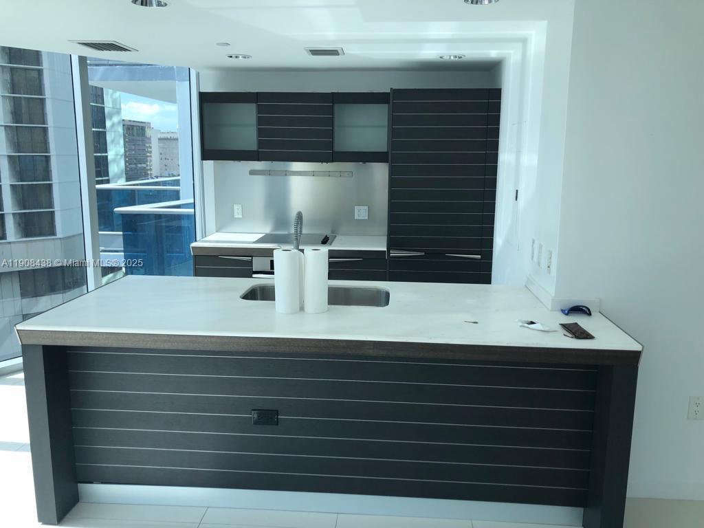 200 Biscayne Boulevard Way 902 Property Photo 6