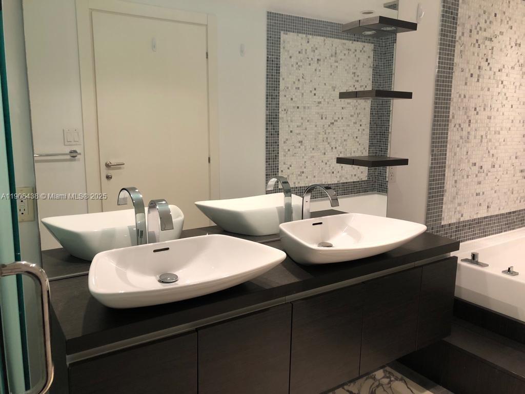 200 Biscayne Boulevard Way 902 Property Photo 25
