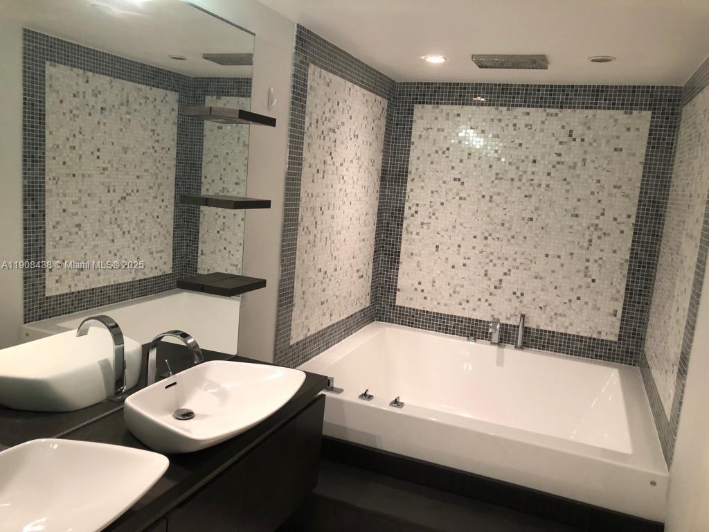 200 Biscayne Boulevard Way 902 Property Photo 32