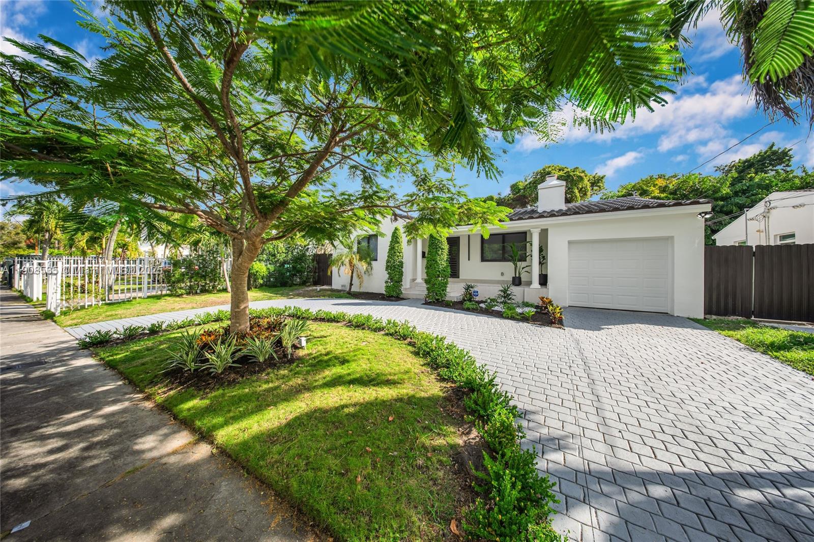 1244 Sw 14th St Property Photo 2