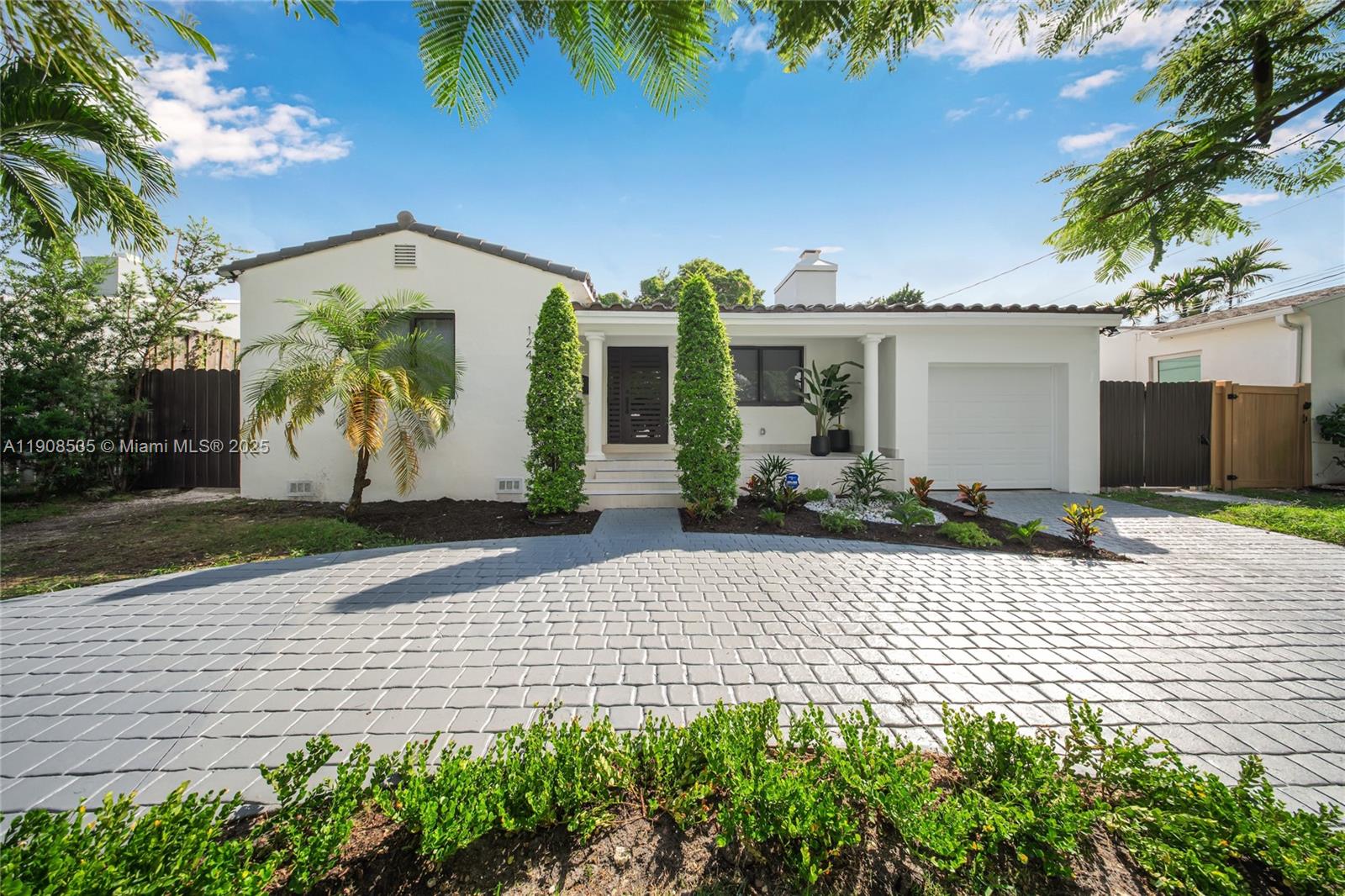 1244 Sw 14th St Property Photo 3