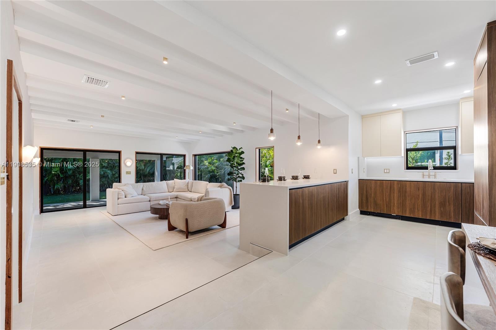 1244 Sw 14th St Property Photo 6