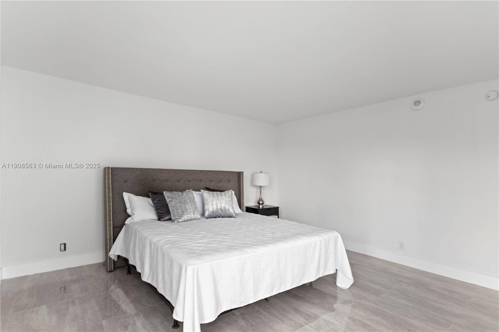 100 Bayview Dr 227 Property Photo 29