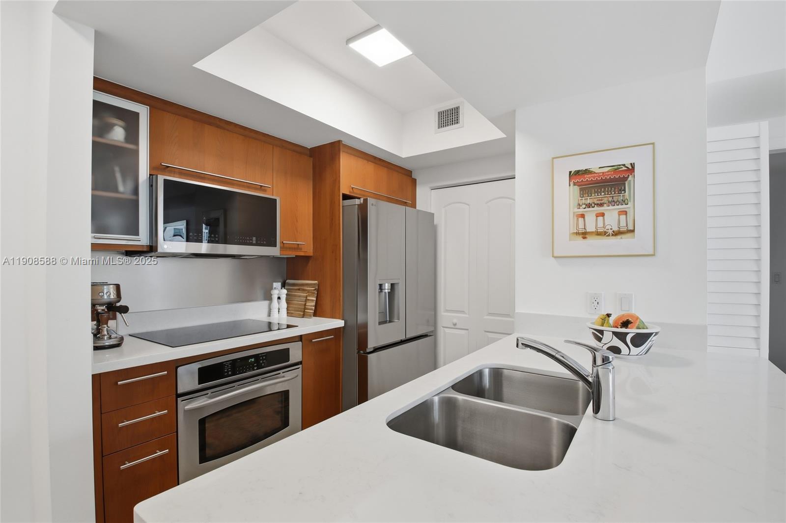 110 Washington Ave 2420 Property Photo 7