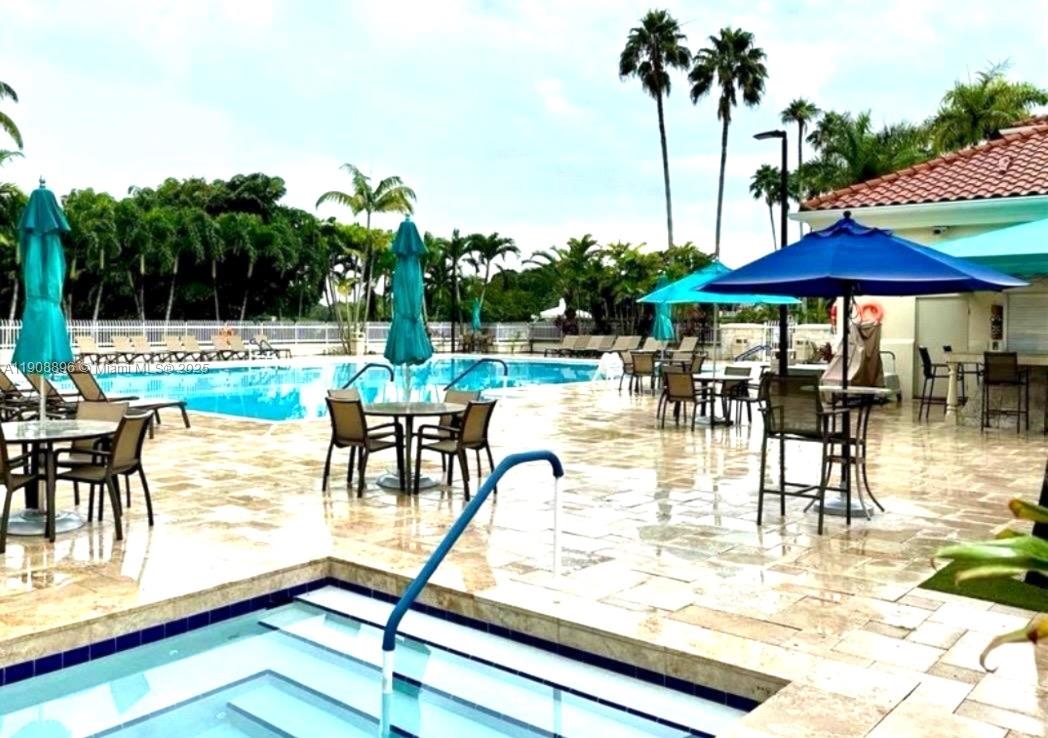 10253 Nw 52nd Ln Property Photo 2