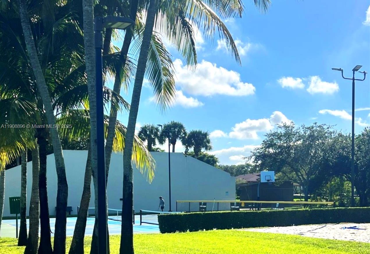 10253 Nw 52nd Ln Property Photo 6