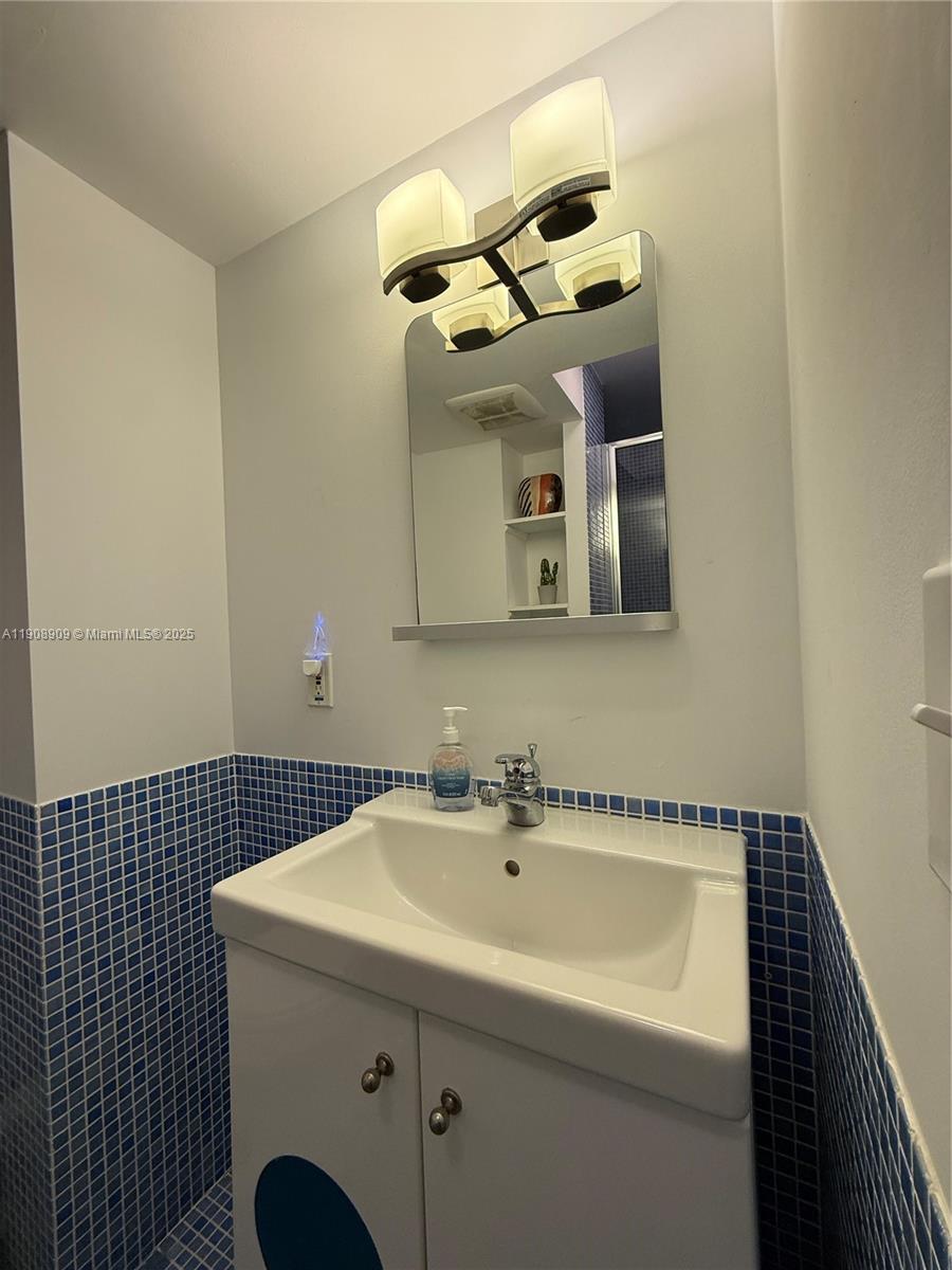 9511 Collins Ave 1208 Property Photo 27