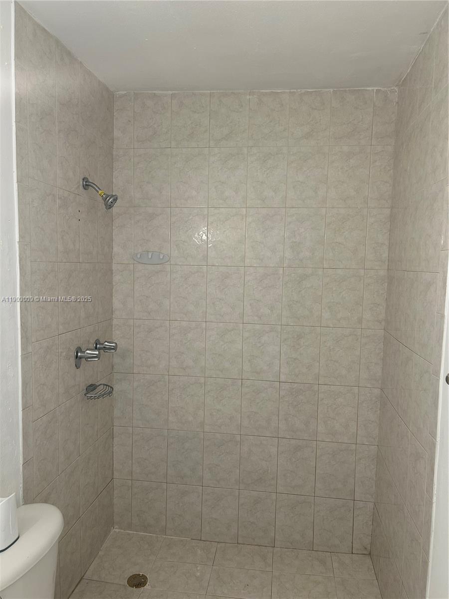 17911 Nw 68th Ave O210 Property Photo 6