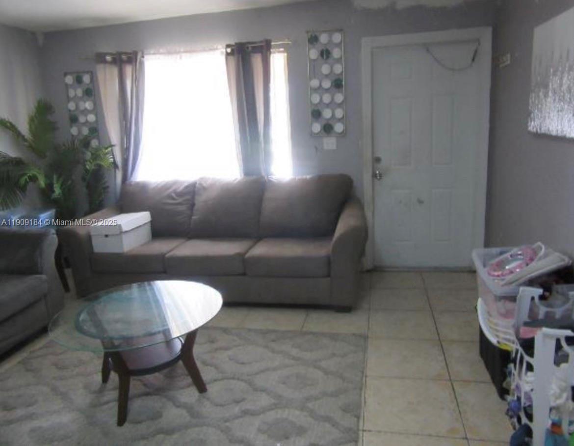 2800 Nw 9th Pl Property Photo 2