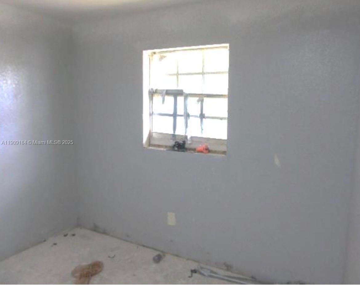 2800 Nw 9th Pl Property Photo 5