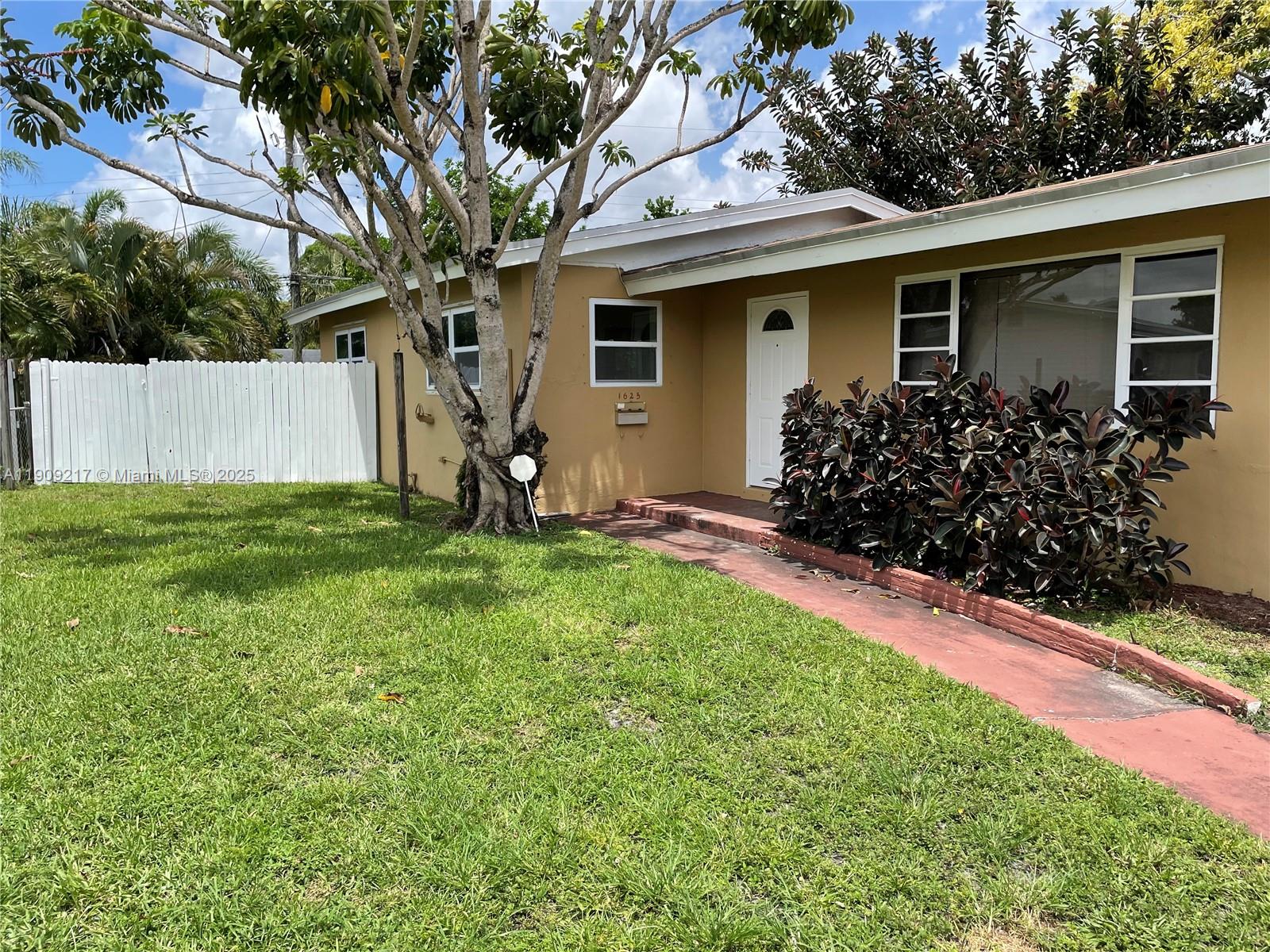 1625 Nw 9th Ave 1625 Property Photo 1