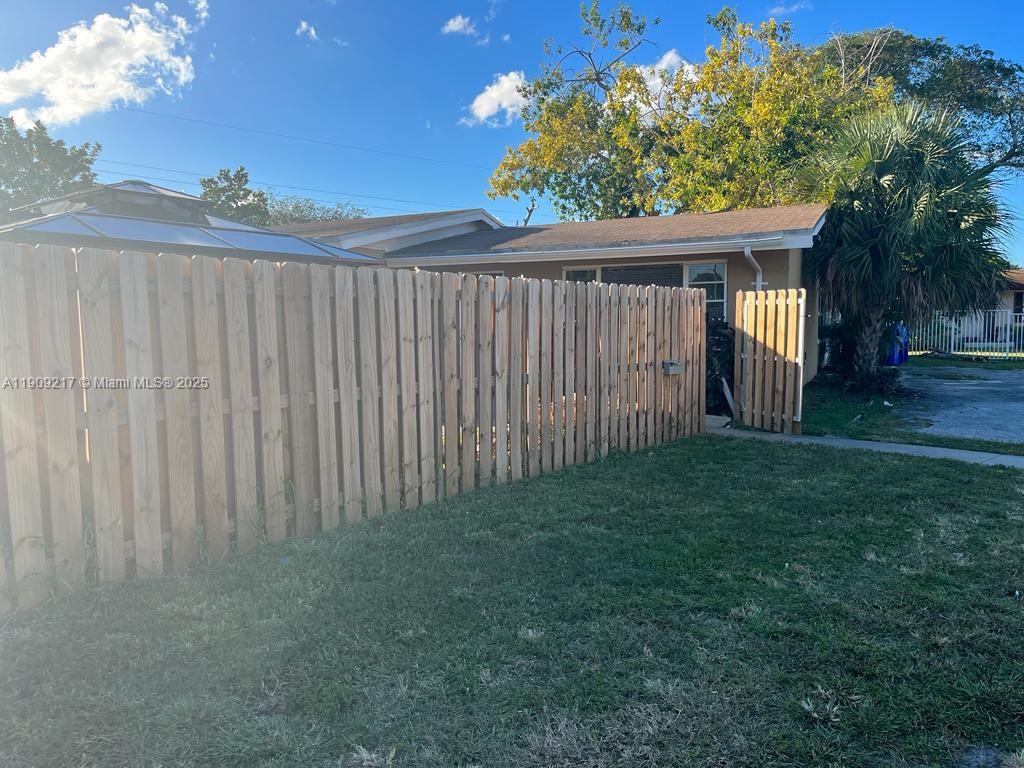 1625 Nw 9th Ave 1625 Property Photo 3