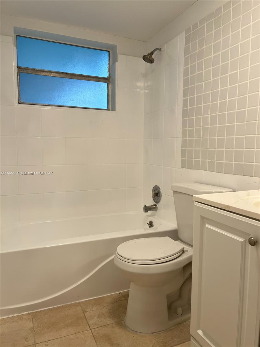 1521 Nw 43rd Ave 107 Property Photo 12