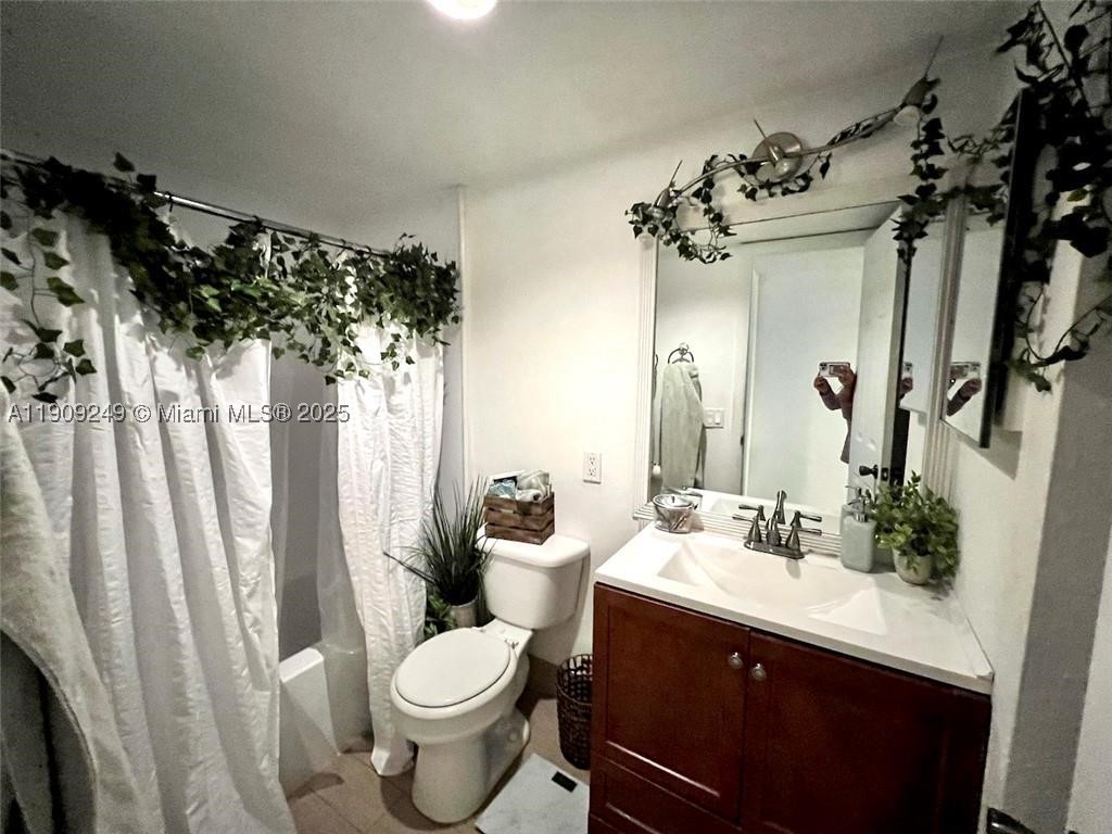 1100 Se 4th Ave 10 Property Photo 11