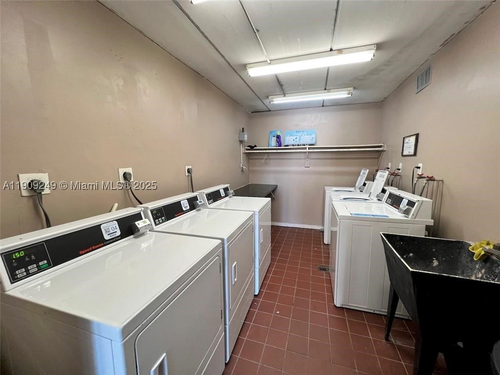 1100 Se 4th Ave 10 Property Photo 12