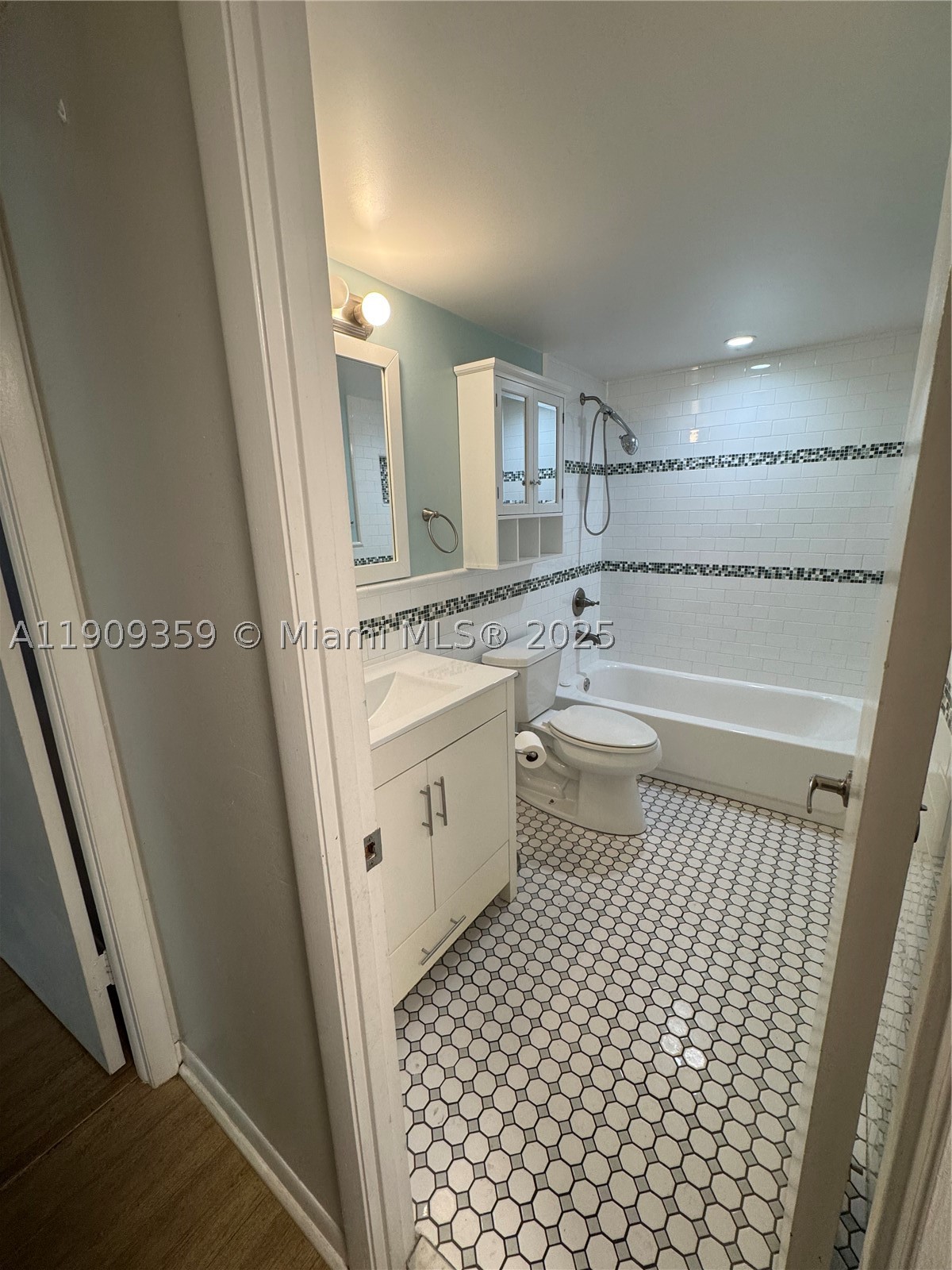 8411 Nw 8th St 203 Property Photo 6
