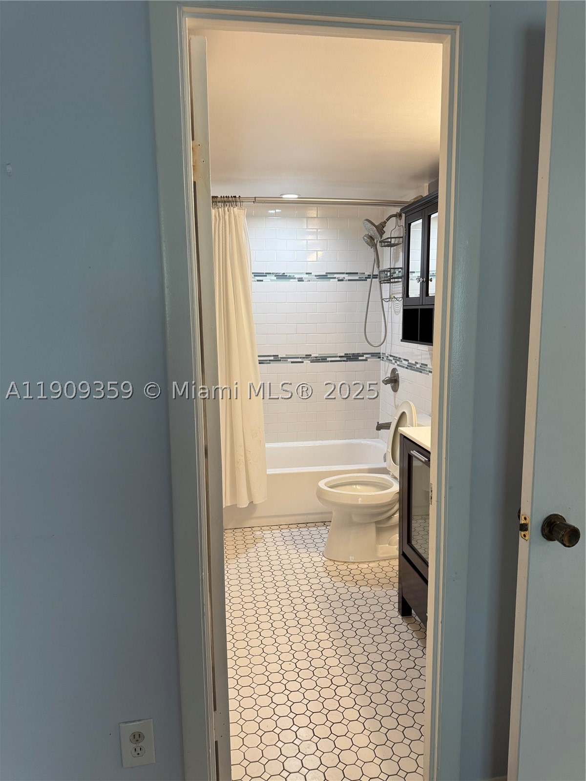 8411 Nw 8th St 203 Property Photo 7