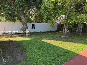 1077 Ne 157th Ter Property Photo 3