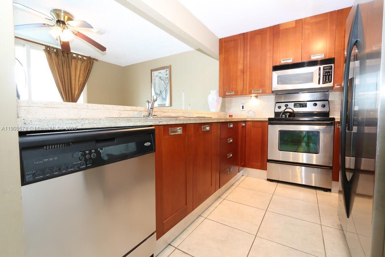17800 N Bay Rd 404 Property Photo 3