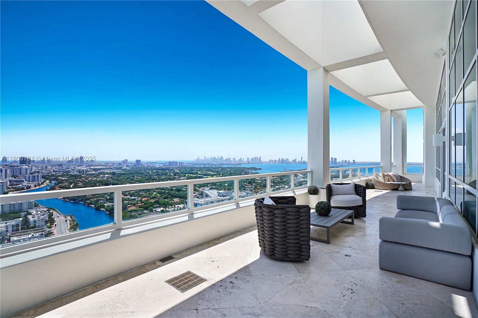 4401 Collins Ave Ph South Property Photo 6