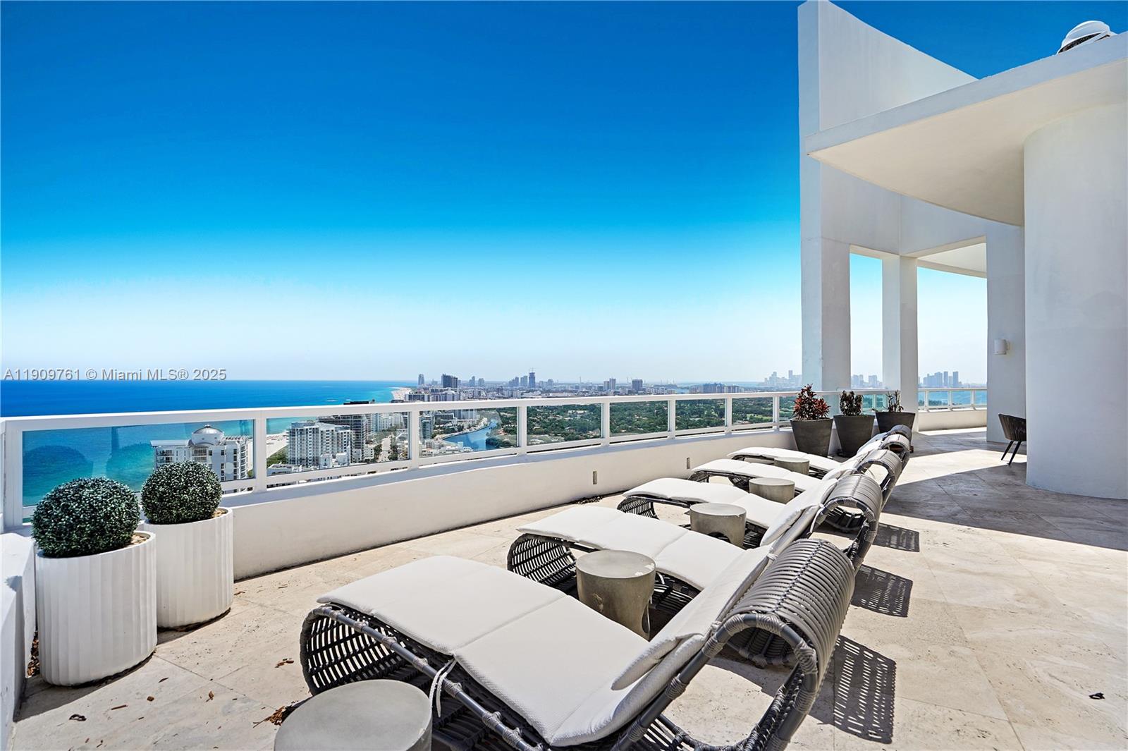 4401 Collins Ave Ph South Property Photo 8