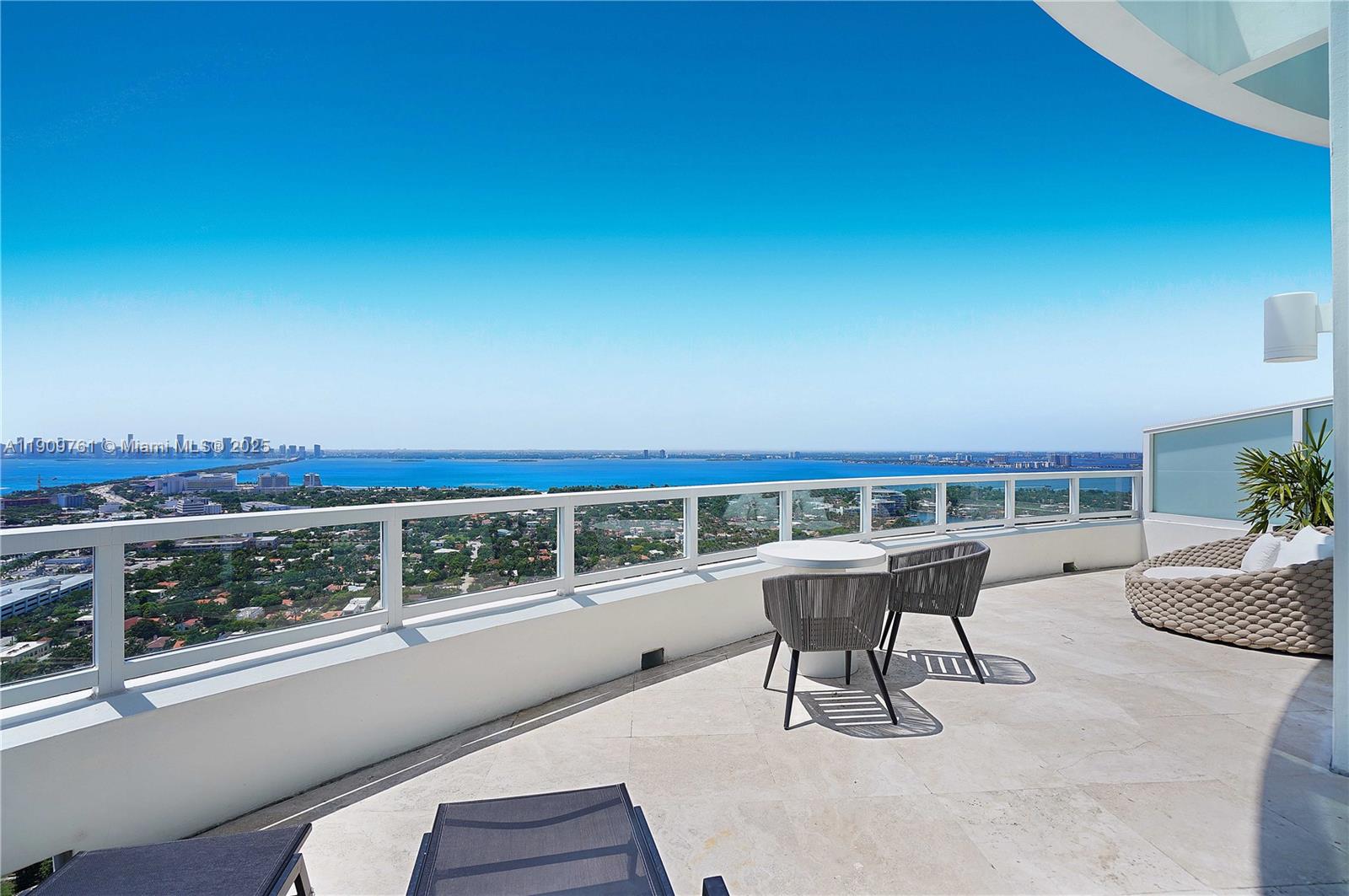 4401 Collins Ave Ph South Property Photo 9
