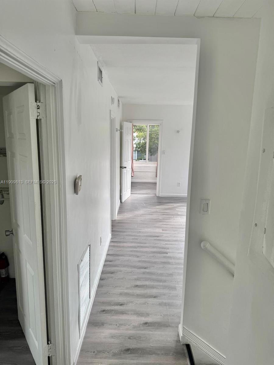 555 Ne 70th St Property Photo 9