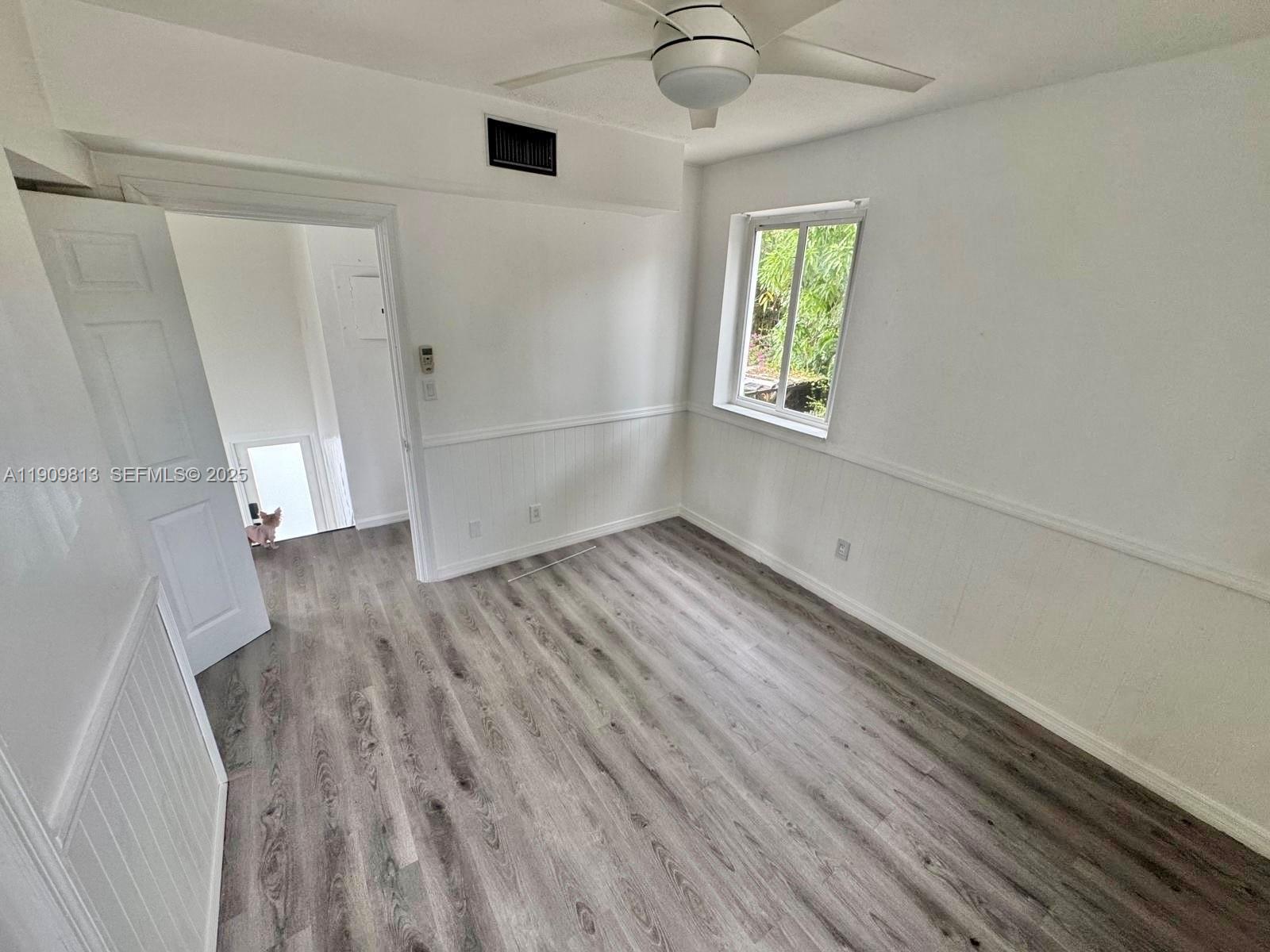 555 Ne 70th St Property Photo 11