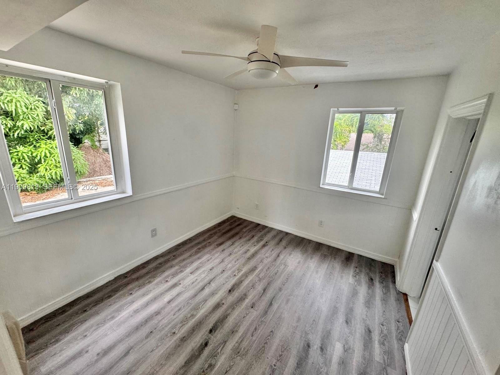 555 Ne 70th St Property Photo 12